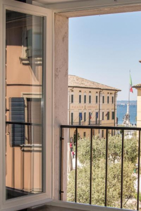  IN PIAZZA appartamento con vista  Лацизе